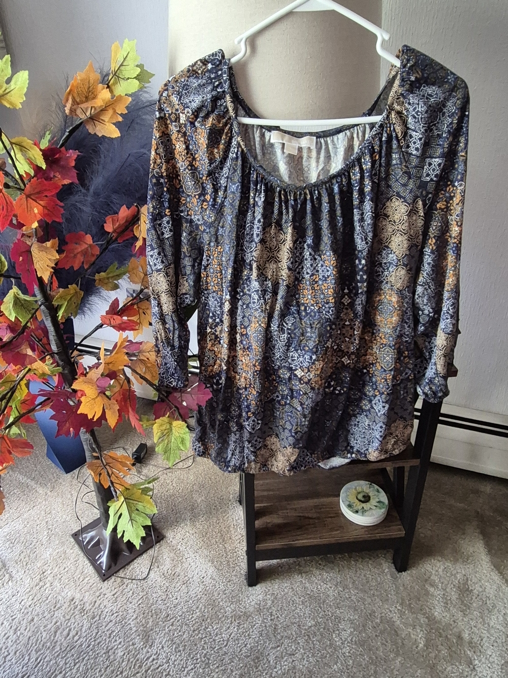 Michael Kors Women’s Navy Blue & Tan Patterned Peasant Blouse. SIZE LARGE.